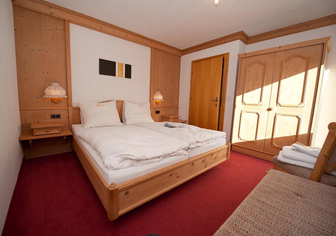 Hotel Garni Bergsonne Samnaun Room photo